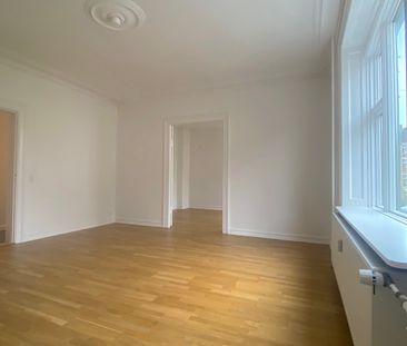 Rummelig nyistandsat lejlighed på det centrale Frederiksberg - Photo 2