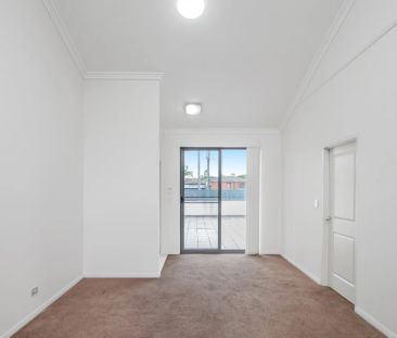 Modern 2 Bedroom - Bright, Spacious & Perfect for Entertaining! - Photo 4