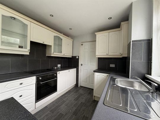 3 bedroom end of terrace house to rent - Photo 1