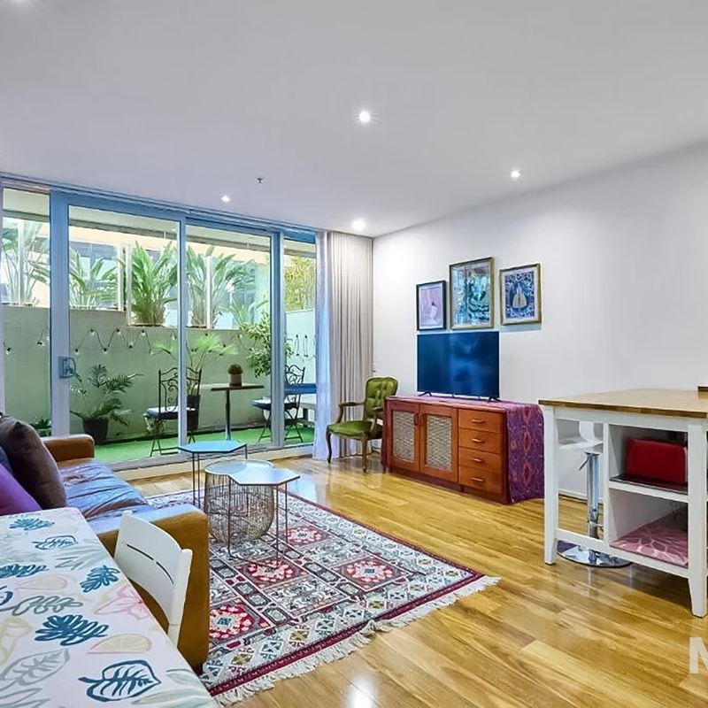 Fully furnished in South Yarra's heart - Photo 1