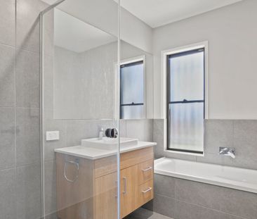 Modern Elegance Meets Comfort - Photo 4