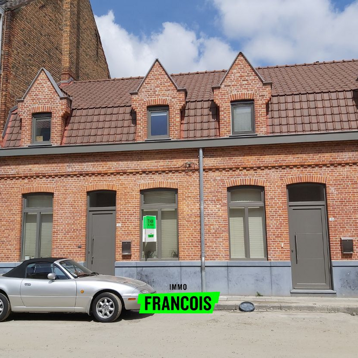 Instapklare woning met 3 slaapkamers, met garage én tuin op een centrale ligging in Ieper - Foto 1