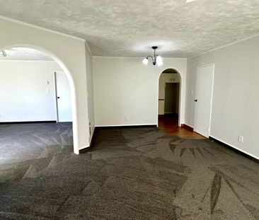 Spacious 3-bedroom - Taradale - Photo 2