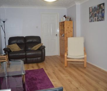 3 bedroom semi-detached house to rent - Photo 3