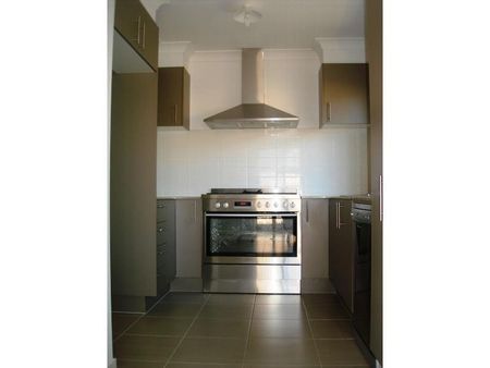 Modern Townhouse in Perfect Location! - Photo 3