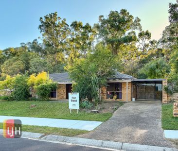 LARGE THREE LOWSET 3 BEDROOM HOME IN WHISPER QUIET PARKLAND LOCATION! - Photo 3