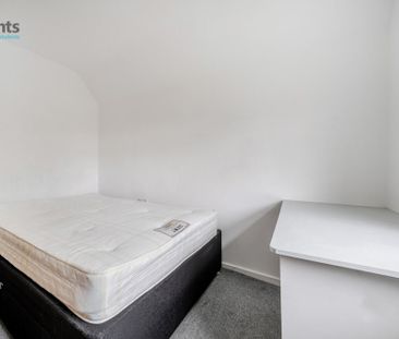 4 bedroom semi-detached house to rent - Photo 3