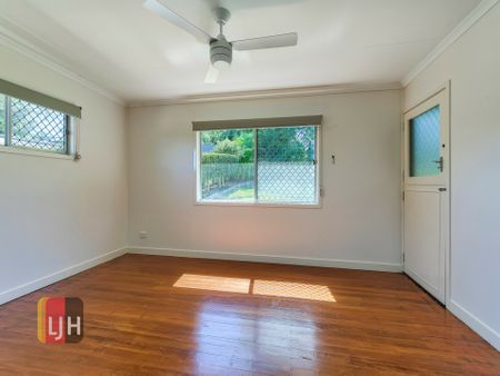 IMMACULATE FAMILY FRIENDLY HOME, IDEAL FOR ENTERTAINING ! - Photo 3