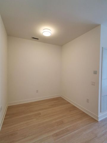 For Lease - 30 Inn on the Park Drive Unit# 218, Toronto, Ontario - Photo 2