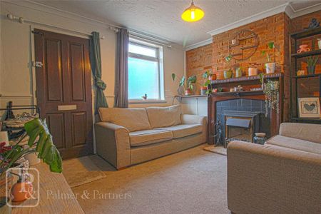 2 bedroom terraced house to rent - Photo 2