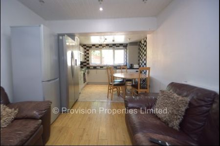 6 Bedroom Accommodation for Students - Photo 2