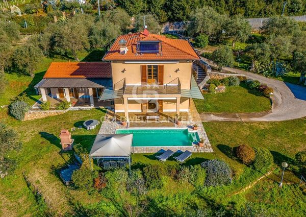 Via Murli, Pietrasanta, Tuscany 54038