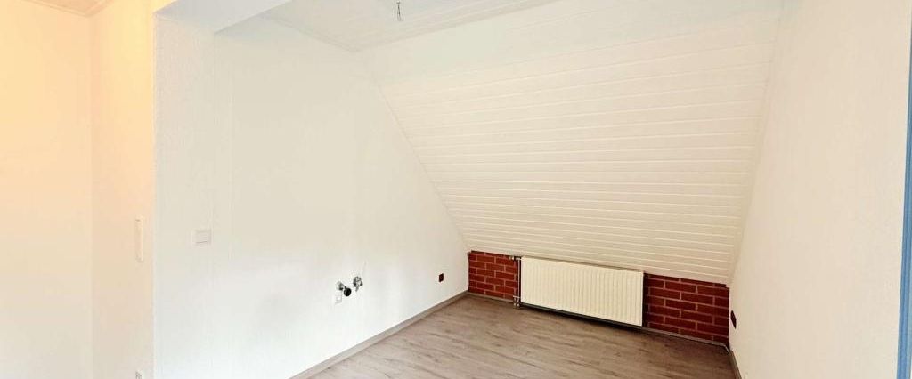 Gemütliche 3-Zimmer-Dachgeschosswohnung mit Blick ins Grüne in Homberg (Ohm) – Erbenhausen - Foto 1