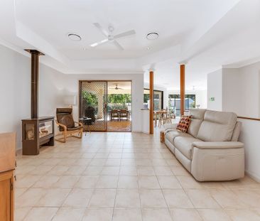 Spacious Family Retreat with Pool in Buderim Meadows - Photo 1