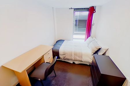 5 bedrooms 2 bathrooms - Photo 2