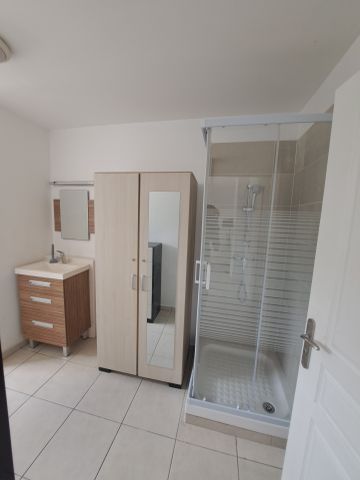 Location Appartement 1 pièce 26m² ST DENIS 97400 - Photo 5