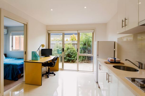 Large 1 Bedroom with courtyard - Photo 1