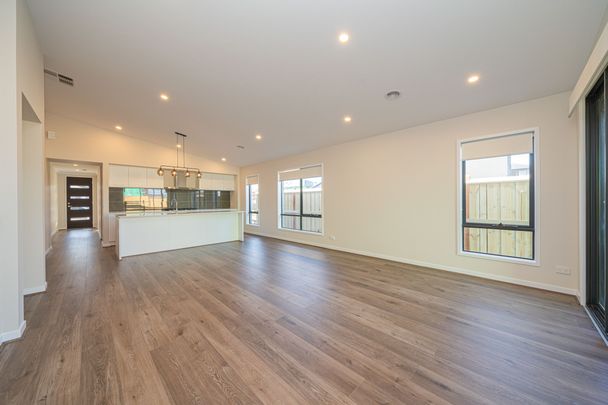 Ready to move in to with nothing to do! Available 28 Nov 2025 - Photo 1