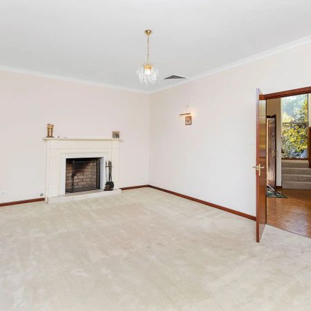 Immaculate family home in Dalkeith - Photo 4