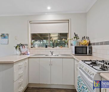 Peaceful Family Living in Golden Square - Photo 4