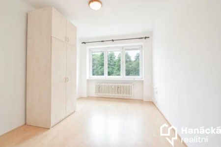 Cihlový byt 3+1 s garáží, ulice Zamykalova - Fotografie 3