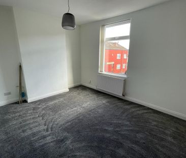 2 bedroom end of terrace house to rent - Photo 5