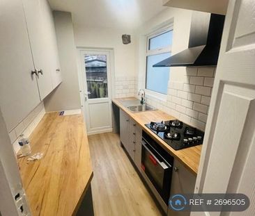 3 bedroom semi-detached house to rent - Photo 6