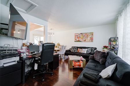 For Lease - 74 Bloomington Crescent, Toronto, Ontario - Photo 5