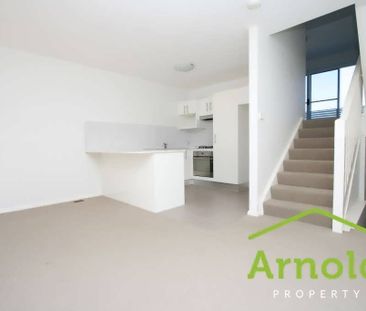 6 MONTH LEASE ONLY! Neat & Tidy 2 bedroom townhouse. - Photo 3