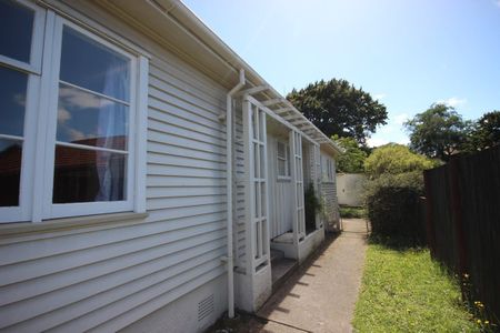 15 Plymouth Street, Roslyn, Palmerston North - Photo 2