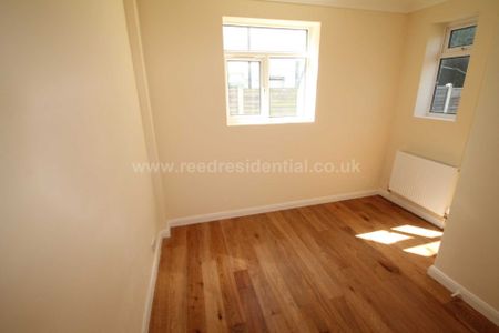 Ambleside Drive, Southend On Sea - Photo 3