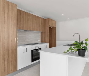 BRAND NEW MODERN AND STYLISH TOWNHOUSE - PRIME MOUNT HUTTON POSITION - Photo 3