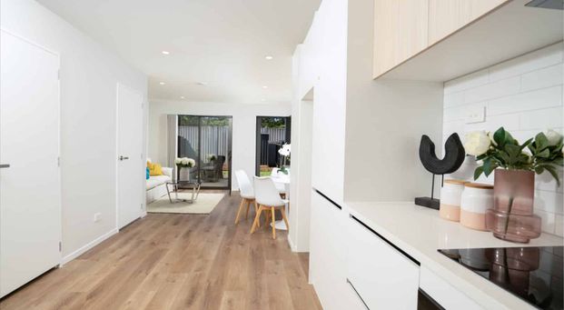 MANGERE BRIDGE, 3 BEDROOMS - Photo 1