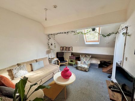 2 bedroom flat to rent - Photo 2