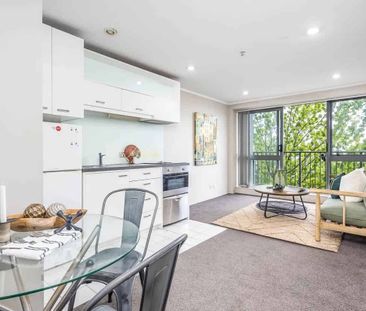 Chic 2BR Central Apt w/ Amenities - Photo 2