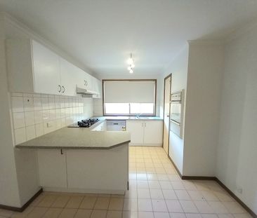 LARGE 3 BEDROOM FAMILY HOME WITH OUTDOOR AREA - Photo 4