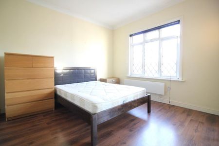 Nicholes Road, Hounslow - Photo 2