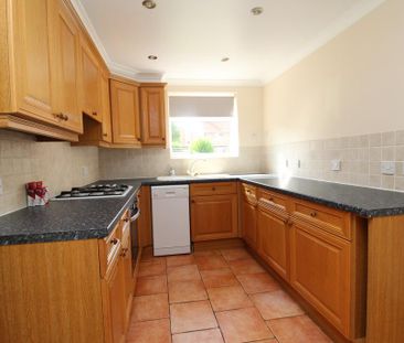 2 bedroom end of terrace house to rent - Photo 2