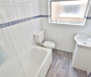 2 bedroom Flat To Let - Photo 6
