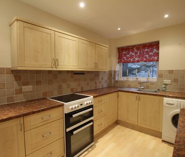 2 bedroom apartment to rent St Marys, Victoria Road, KT13 - Photo 3