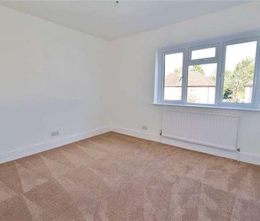 Oyster Lane, Byfleet, West Byfleet, Surrey, KT14 - Photo 4