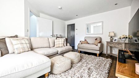 3 bedroom semi-detached house to rent - Photo 2