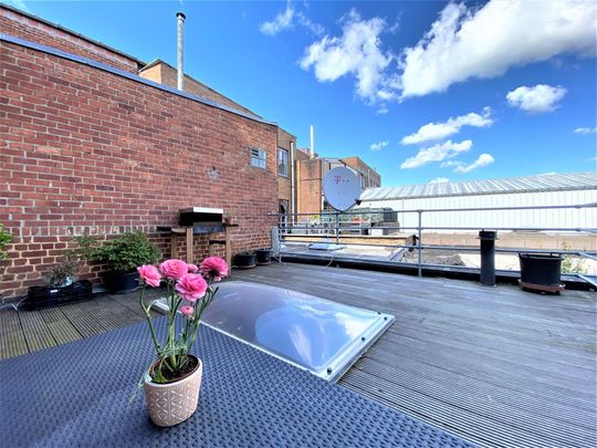 Leuke rijwoning met inpandige garage en zonnig terras in centrum Brakel - Photo 1