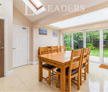 1 bedroom in a house share to rent - Photo 2