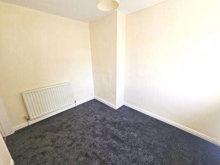 3 bedroom end of terrace house to rent - Photo 2