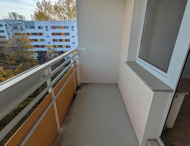 ++ freundliche Nachbarschaft - wunderschöne 3-Raum Wohnung - Balkon mit Ausblick ins Grüne ++ - Foto 1