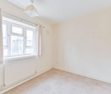 3 bedroom flat to rent - Photo 4