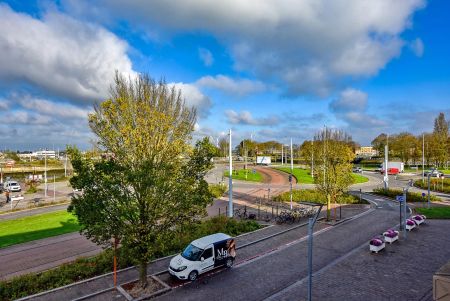 Ruim lichtrijk 2-slaapkamerappartement te huur gelegen op de Visserskaai te Nieuwpoort Stad. - Photo 2