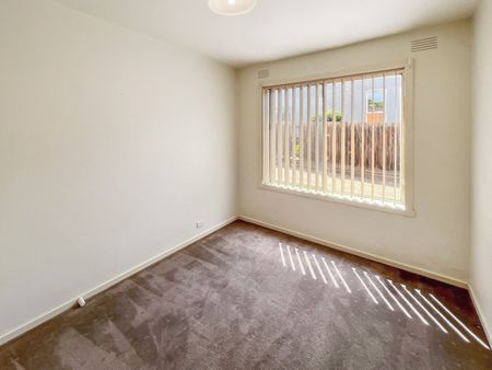 2/79 Maribyrnong Road, Ascot Vale VIC 3032 - Photo 4