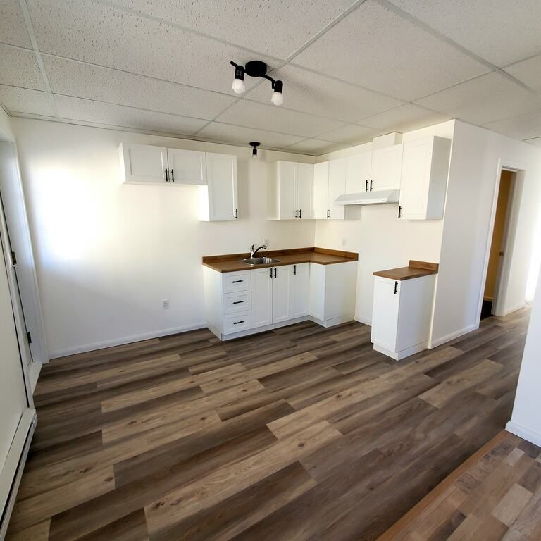 Beau Logement 4½ Au 2e étage - Photo 1